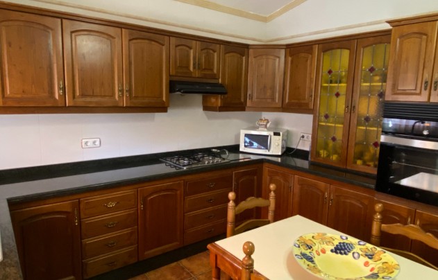 Resale - Villa - Petrer