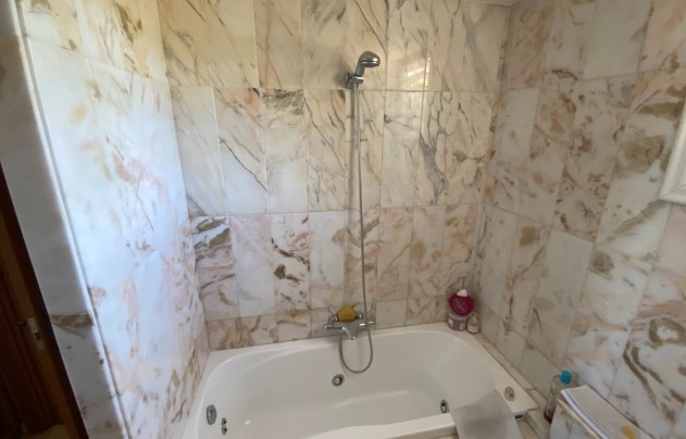 Resale - Villa - Petrer