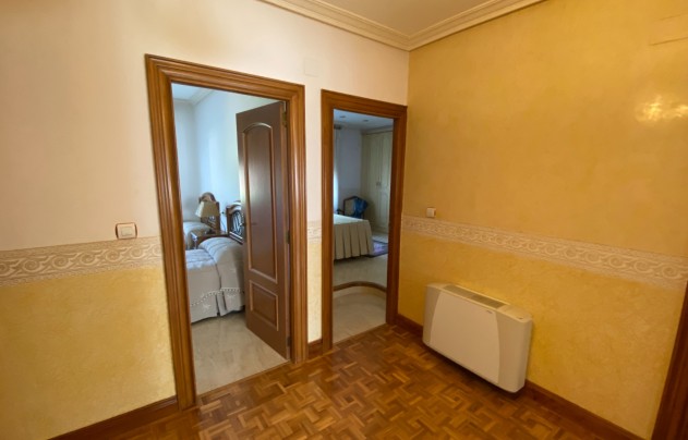 Resale - Villa - Petrer