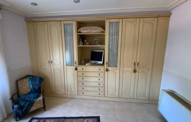 Resale - Villa - Petrer