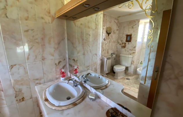 Resale - Villa - Petrer