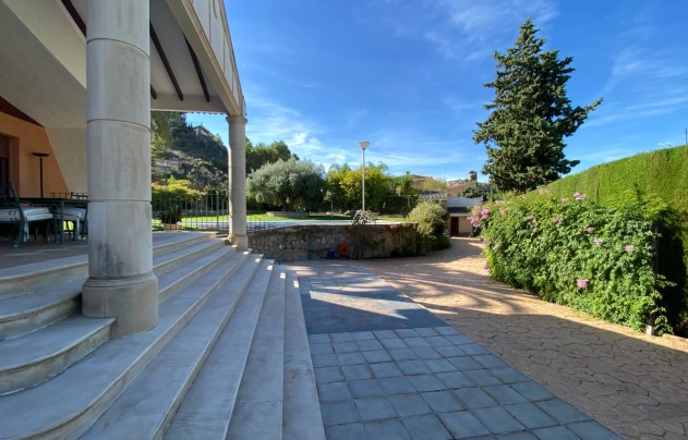 Resale - Villa - Petrer