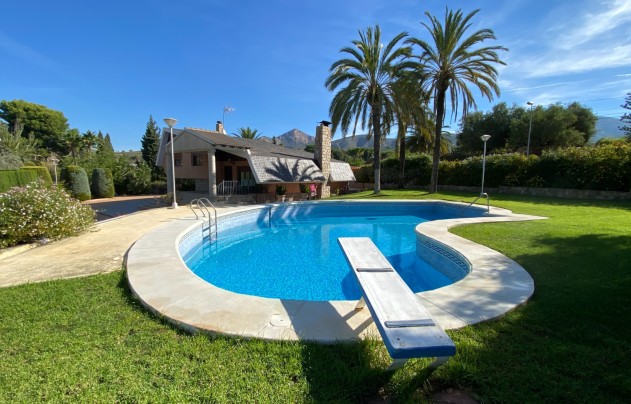 Resale - Villa - Petrer