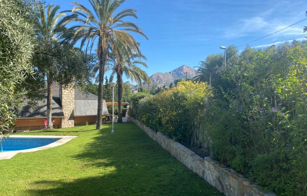 Resale - Villa - Petrer