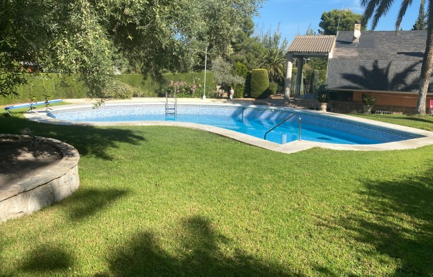 Resale - Villa - Petrer