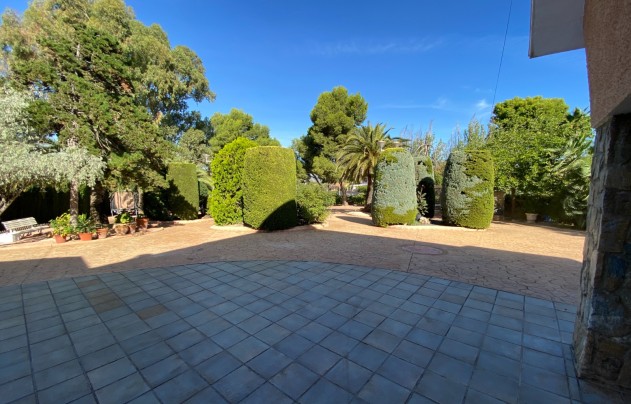 Resale - Villa - Petrer