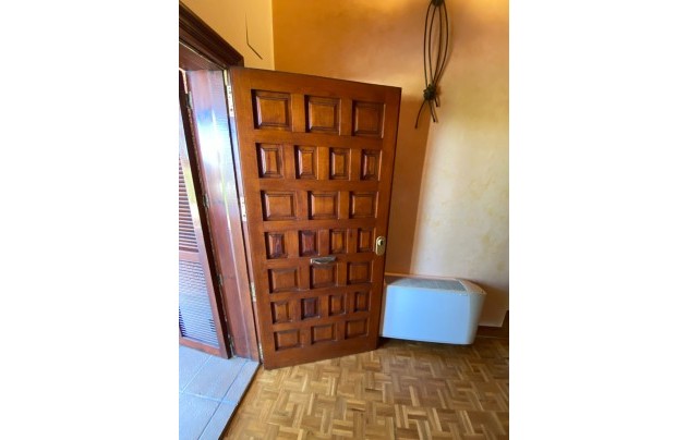 Resale - Villa - Petrer