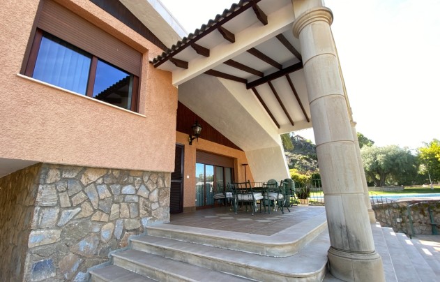 Resale - Villa - Petrer