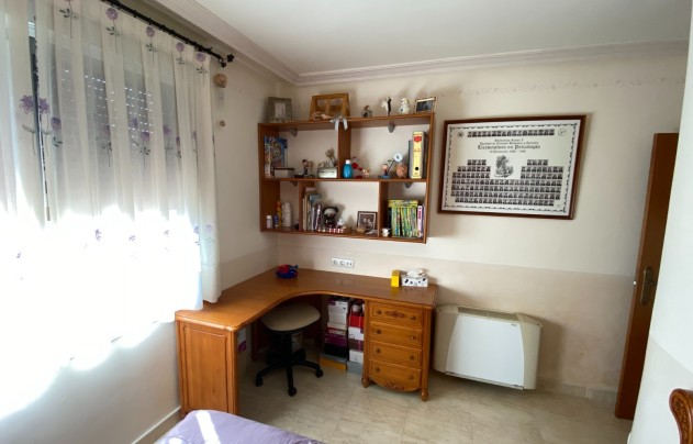 Resale - Villa - Petrer