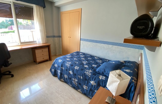 Resale - Villa - Petrer