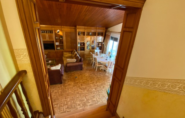 Resale - Villa - Petrer