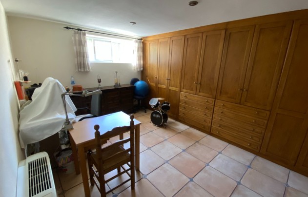 Resale - Villa - Petrer