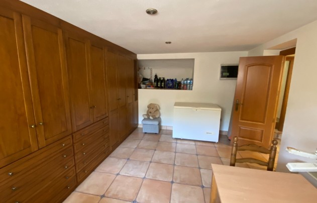 Resale - Villa - Petrer