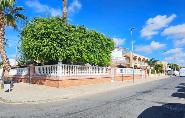 Resale - Villa - Los Alcazares