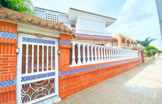 Resale - Villa - Los Alcazares