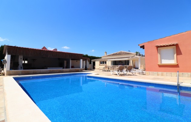 Resale - Villa - Heredades - Heradades