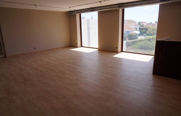 Resale - Commercial - Ciudad Quesada