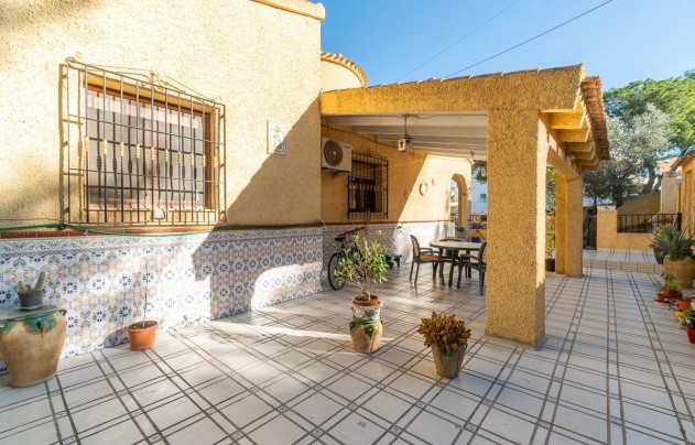 Resale - Villa - Orihuela Costa - Villamartín