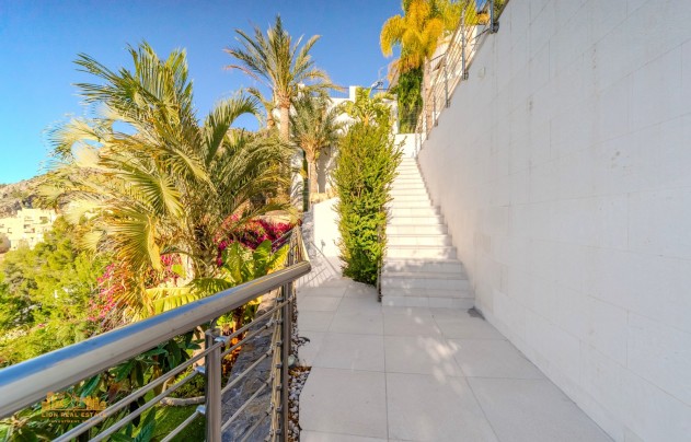 Resale - Villa - Altea