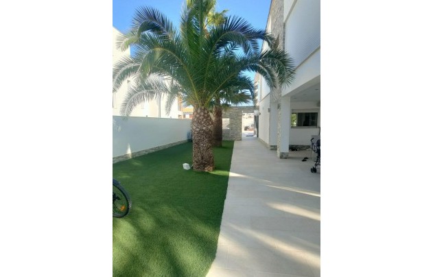 Resale - Villa - Orihuela Costa - La Zenia