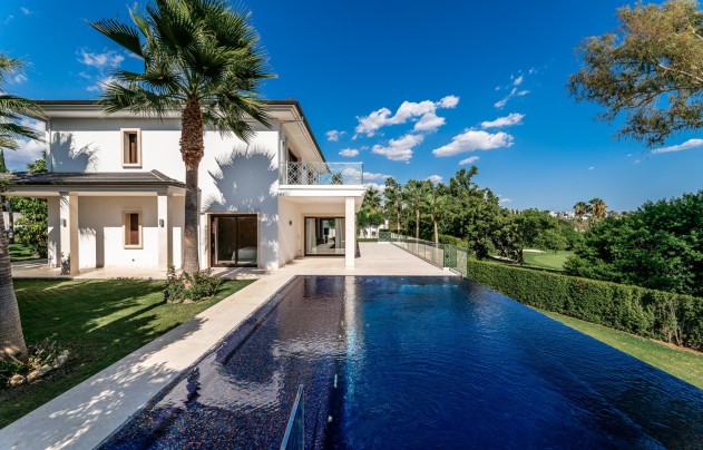 Resale - Villa - Marbella - Nueva Andalucía