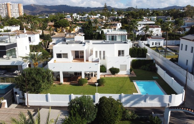 Resale - Villa - Marbella - Las Chapas