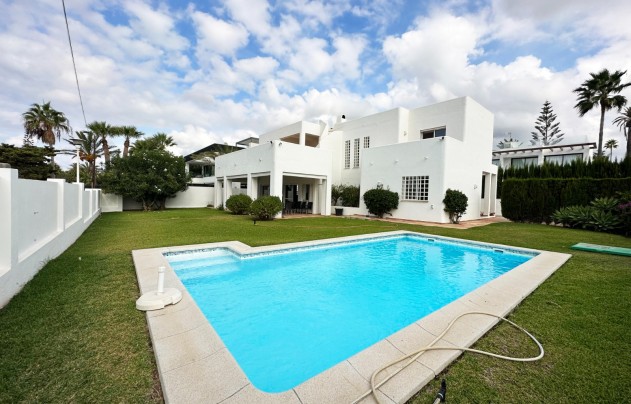 Resale - Villa - Marbella - Las Chapas