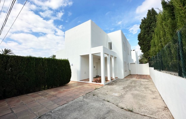 Resale - Villa - Marbella - Las Chapas