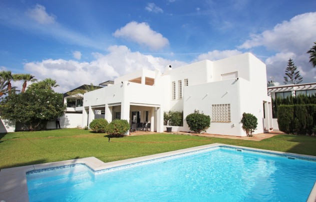 Resale - Villa - Marbella - Las Chapas