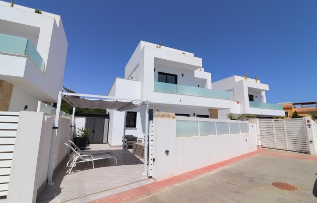 Resale - Villa - Los Montesinos - La Herrada