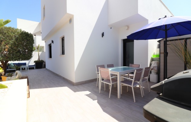 Resale - Villa - Los Montesinos - La Herrada