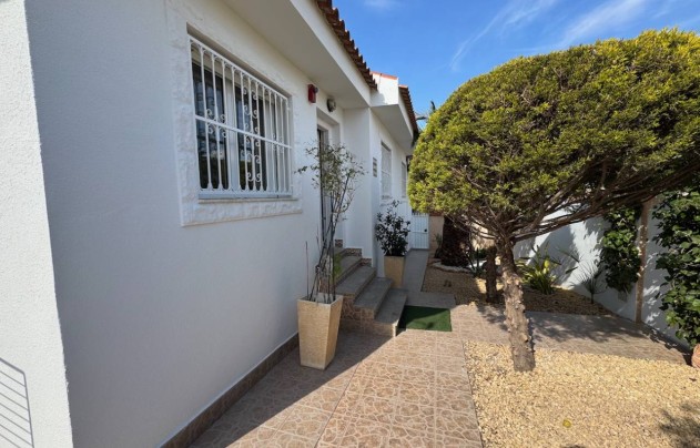 Resale - Villa - Benimar