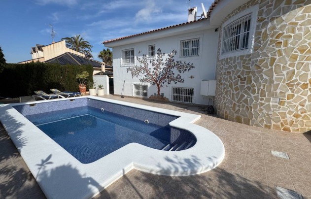 Resale - Villa - Benimar