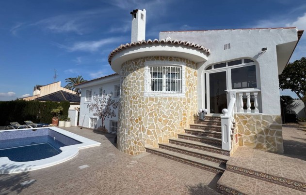 Resale - Villa - Benimar