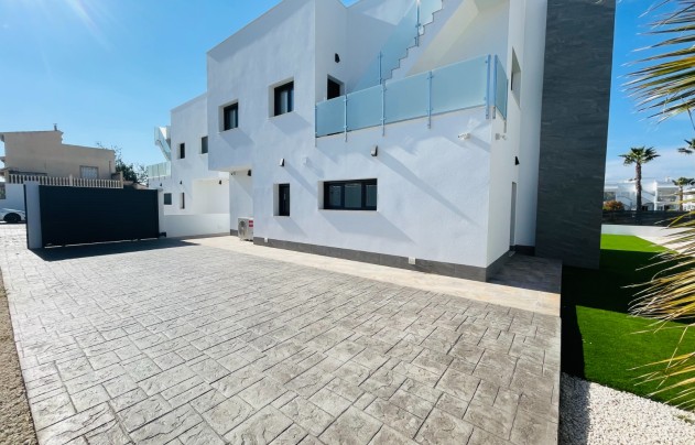 Resale - Villa - Torrevieja - Aguas Nuevas