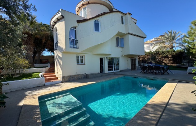 Resale - Villa - Orihuela Costa - La Zenia