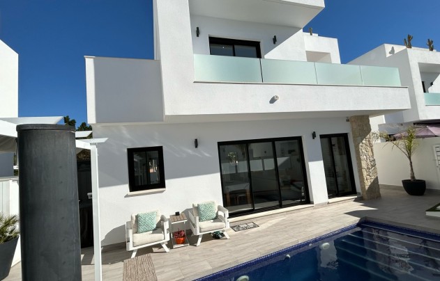 Resale - Villa - Los Montesinos - La Herrada