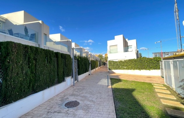 Resale - House - Torrevieja - Punta Prima