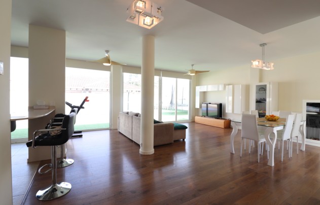 Resale - Villa - La Marina