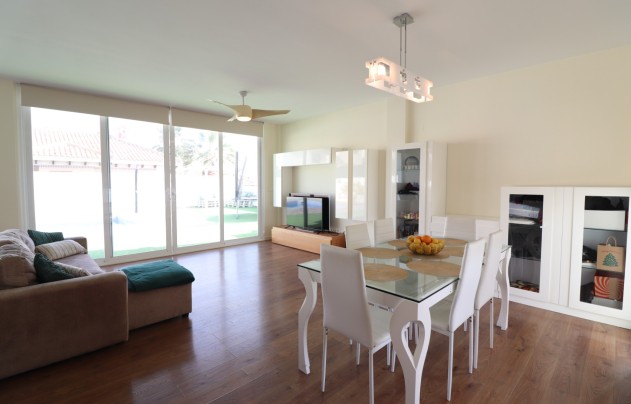 Resale - Villa - La Marina