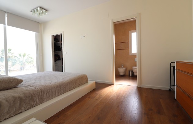 Resale - Villa - La Marina