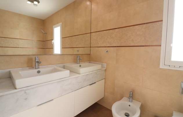 Resale - Villa - La Marina