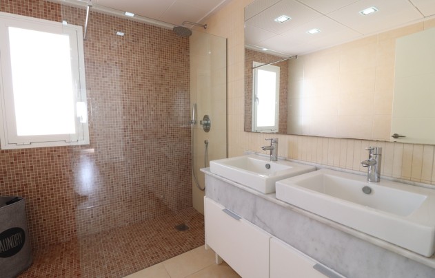 Resale - Villa - La Marina