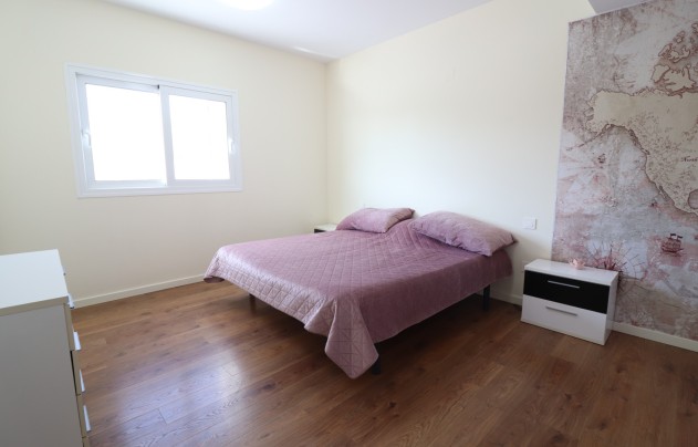 Resale - Villa - La Marina