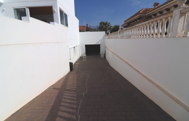 Resale - Villa - La Marina