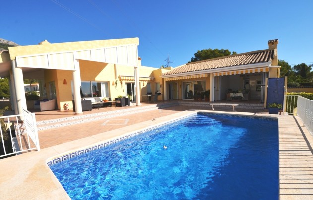 Resale - Villa - Altea