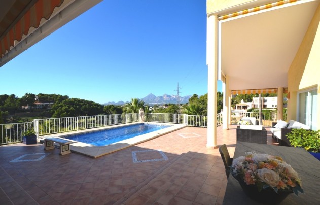 Resale - Villa - Altea