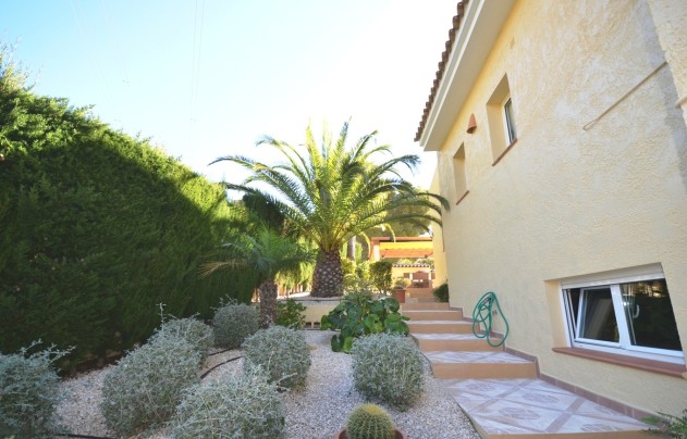 Resale - Villa - Altea