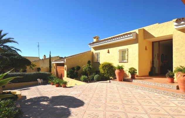 Resale - Villa - Altea