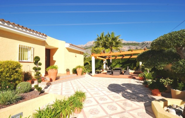 Resale - Villa - Altea